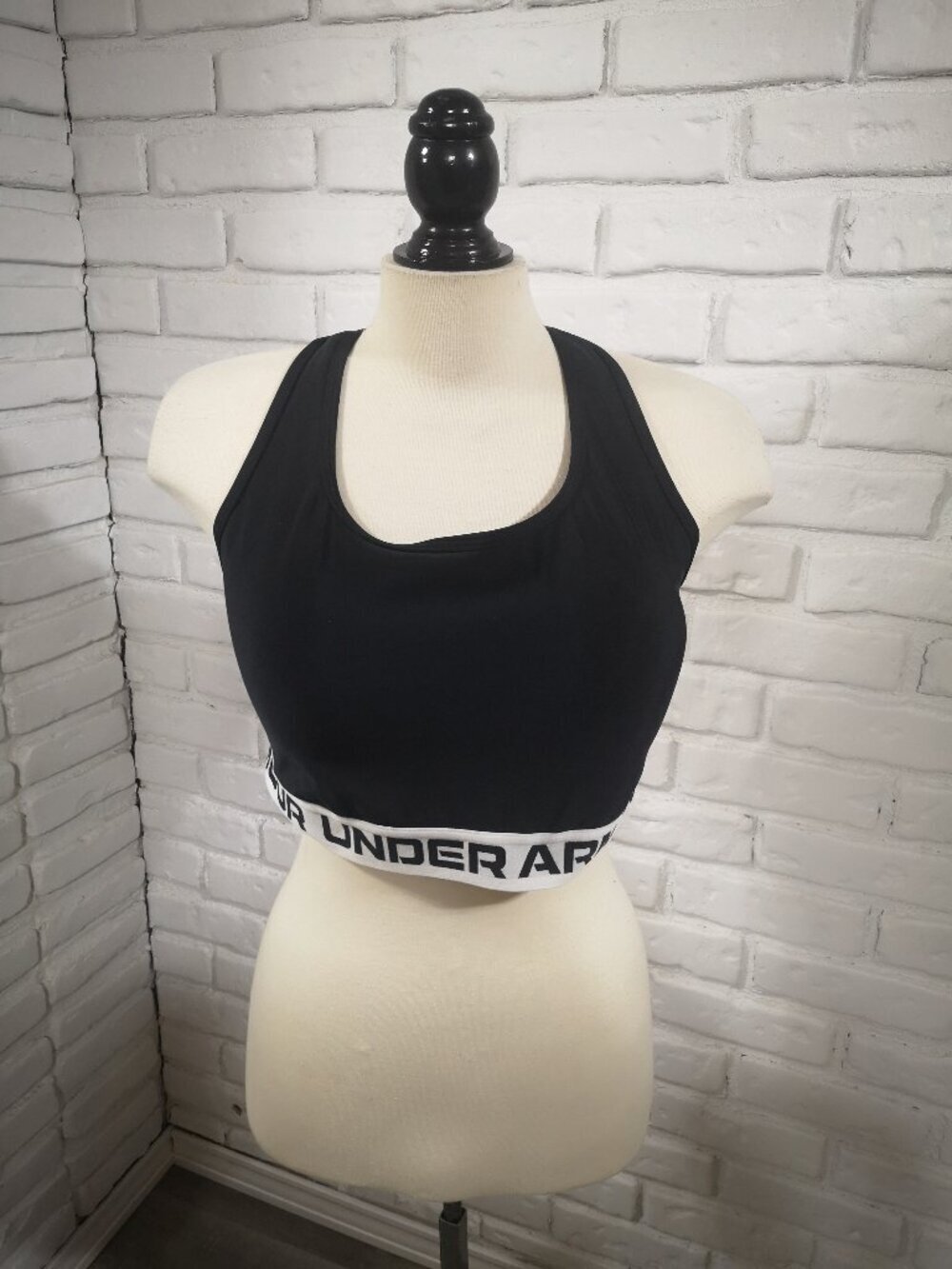 Under Armour Ladies Size 2X Black w/ White Band Removable Pads Sports Bra